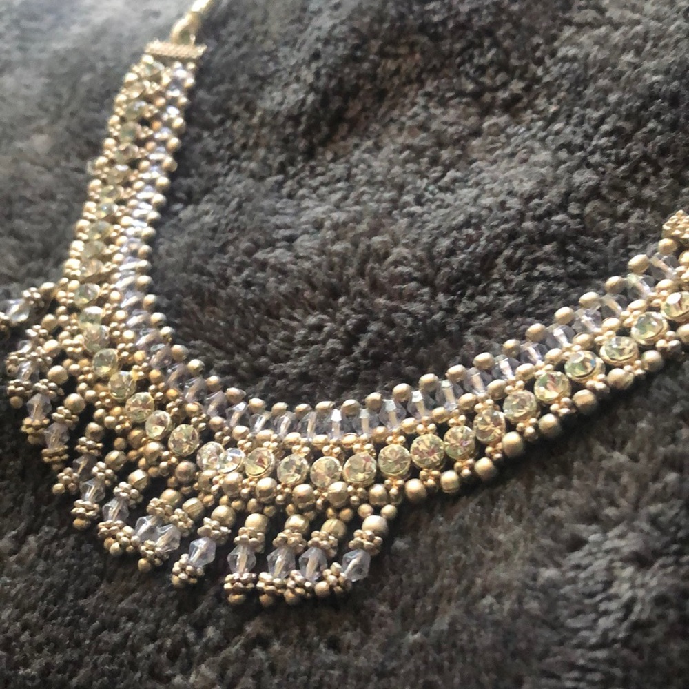 Light grey and silver necklace (Indian)